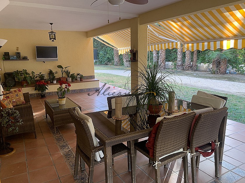 Stunning 5 bedroom 3 bathroom Villa with Pool and Tennis court. in Alicante Property