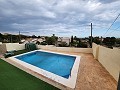 Erhöhte Villa mit Pool und herrlichem Meerblick in Alicante Property