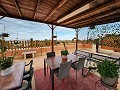 Villa elevada con piscina y bonitas vistas al mar in Alicante Property