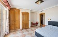Bedrooms- 4 Bathrooms ​Look up details 66 / 5,000 Translation results Translation result Schöne geräumige Villa 100 m vom Meer entfernt, 5 Schlafzimmer und 4 Badezimmer in Alicante Property