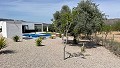 Bijna nieuwe villa met 3/4 slaapkamers, zwembad, dubbele garage en berging in Alicante Property