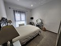 Villa casi nueva de 3/4 dormitorios con piscina, garaje doble y trastero. in Alicante Property