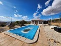 Grande villa spacieuse de 2 chambres avec piscine et véranda in Alicante Property