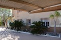 Amplia casa con piscina y anexos en Novelda in Alicante Property