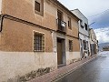 Large Townhouse with Courtyard and Garage in Alicante Property