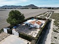 Preciosa casa de 2 dormitorios con piscina, agua corriente y energía solar. in Alicante Property