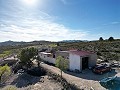 Landhaus mit 5 Schlafzimmern und 1 Bad in Caudete in Alicante Property