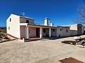 Maison de campagne de 5 chambres et 1 salle de bain à Caudete in Alicante Property