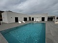 Moderne villa met 5 slaapkamers en 3 badkamers in Macisvenda in Alicante Property