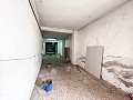 Perfecta casa de pueblo en planta baja para reformar en Yecla in Alicante Property
