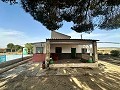 Schönes zu renovierendes Landhaus mit Pool in Yecla in Alicante Property