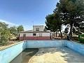 Preciosa casa de campo para reformar con piscina en Yecla in Alicante Property