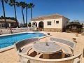Villa de 3 chambres et 2 salles de bains à Catral avec piscine et accès asphalté in Alicante Property