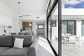 Modernas villas independientes con piscina privada, 3 dormitorios y 2 baños en parcela de 550 m2 in Alicante Property