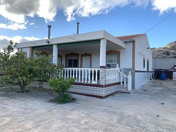Walk to Town Villa with 3 Bedrooms and space for Pool