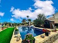 Villa con impresionantes vistas y piscina. in Alicante Property