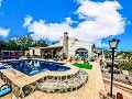 Villa mit atemberaubender Aussicht und Pool in Alicante Property