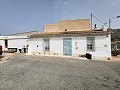Stadshuis met 3 slaapkamers en 2 badkamers voor modernisering in Barinas in Alicante Property