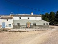 Maison de campagne spacieuse de 8 pièces à rénover à Yecla in Alicante Property