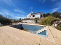 Finca de 4 dormitorios con piscina in Alicante Property