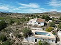 Finca met 4 slaapkamers en zwembad in Alicante Property