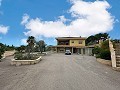 Schöne Villa mit Pool und 5 Schlafzimmern in Sax in Alicante Property