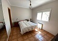 Finca mit 3 Schlafzimmern und 2 Bädern in Sax mit über 16.000 m² Land in Alicante Property