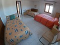 Villa de 5 dormitorios con piscina en Crevillente in Alicante Property